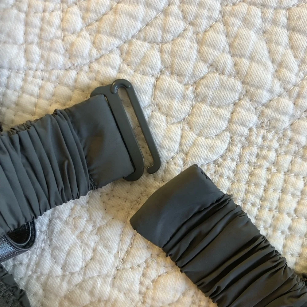 SKIMS NWT Gunmetal Quilted Triangle Bralette Size Medium - Picture 10 of 13